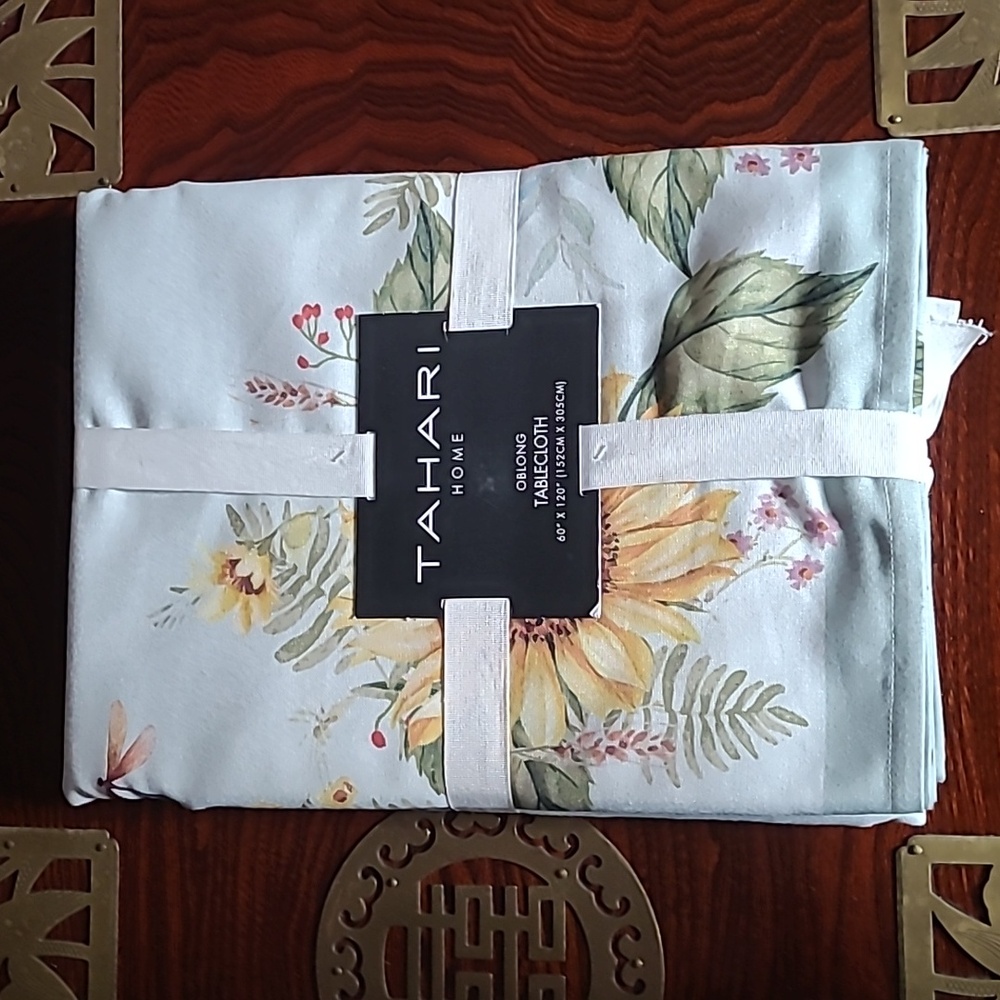 Tahari Oblong Tablecloth
